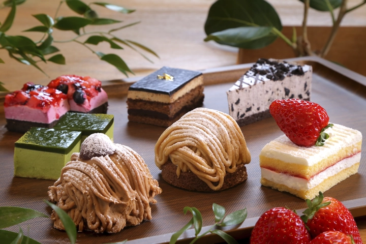 定番の味わいに加え、日替わりでお楽しみいただける彩り豊かなケーキ