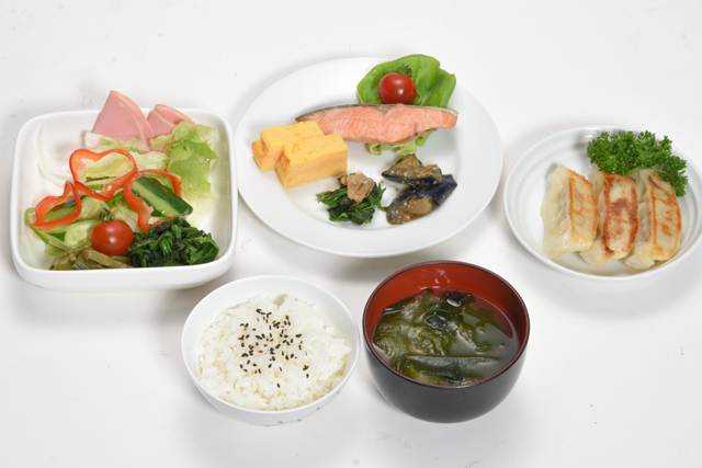 無料バイキング朝食サービス